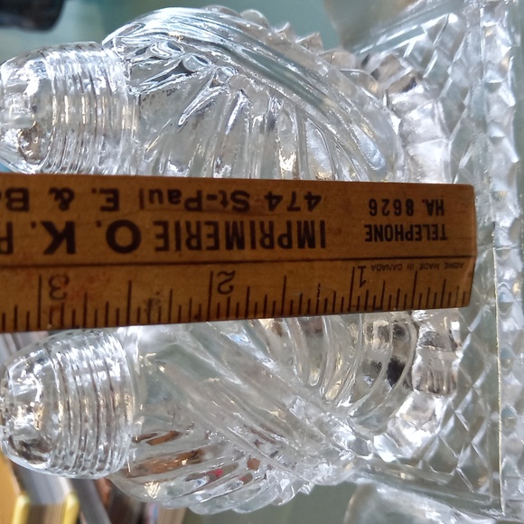 Vintage glass salt and pepper shakers with mini glass tray. - Picture 8 of 9